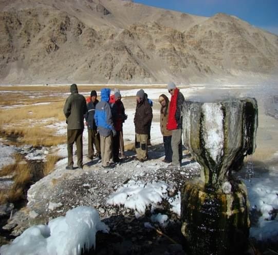 Winter field visit to a geothermal hot spring