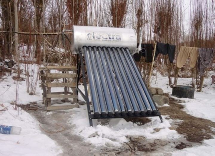 Solar water heater working through winter snow
